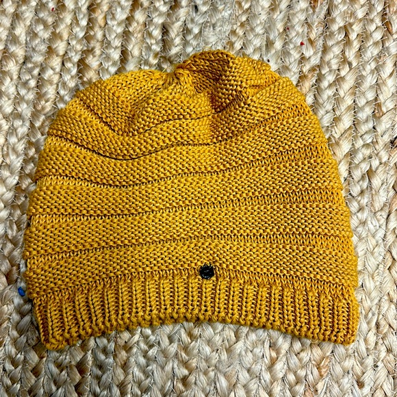 Volcom mustard beanie - Picture 1 of 2